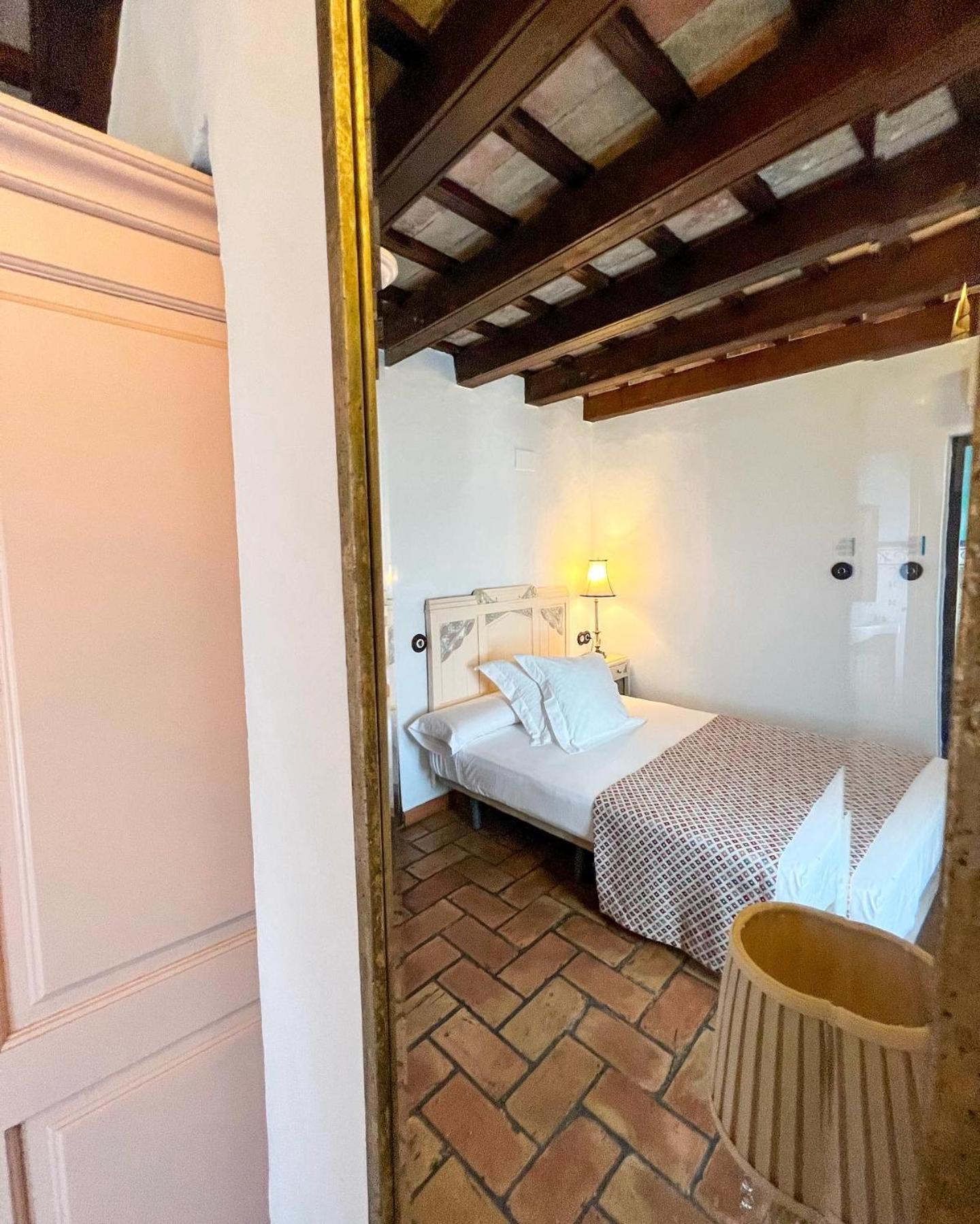 Hostal Servilia Carmona  Exterior photo
