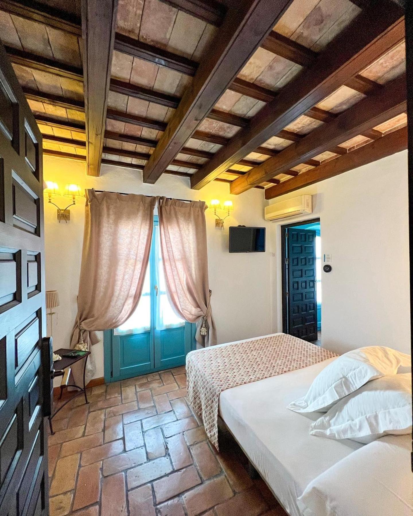Hostal Servilia Carmona  Exterior photo