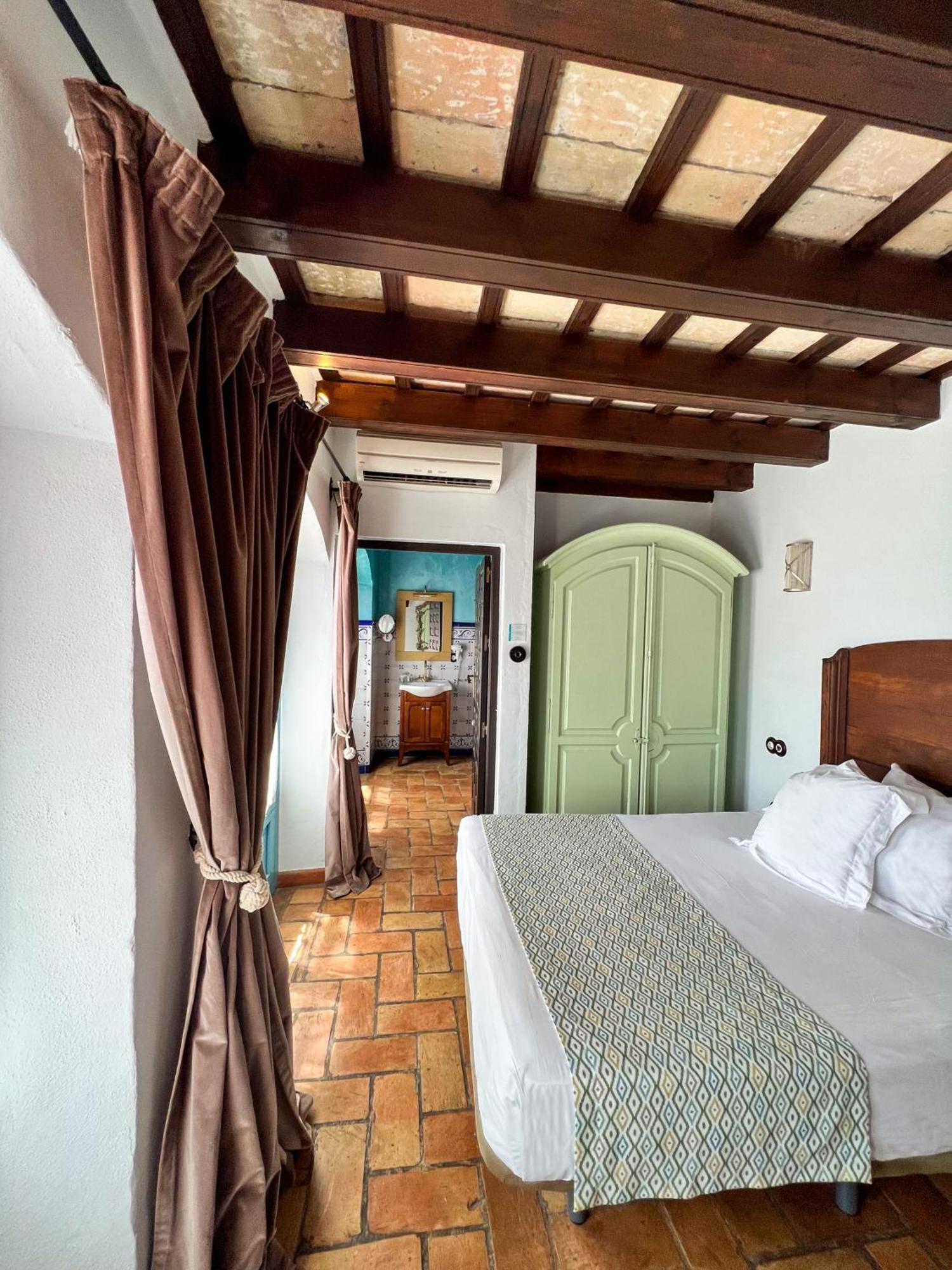 Hostal Servilia Carmona  Exterior photo